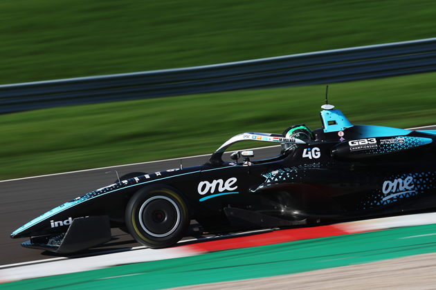 Körrekordok a teszteken, élőben közvetíti Molnár Martin brit F3-as futamait az RTL+ Premium