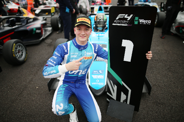 Óriási magyar siker a brit F4-ben – Molnár Martin történelmi győzelmet szerzett