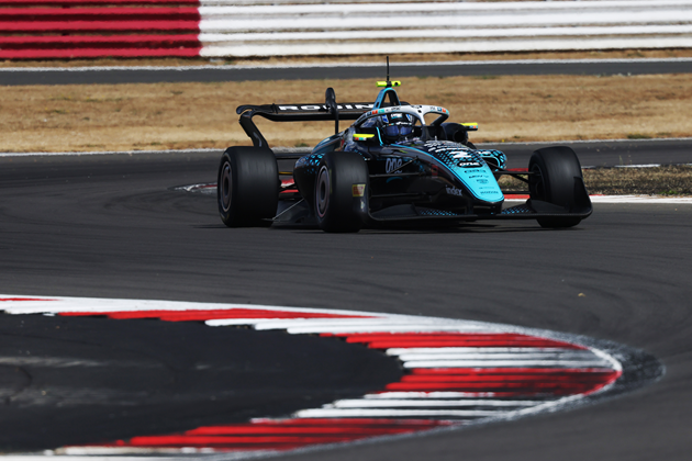 Molnár Martin második lett Silverstone-ban, a Brit F3-as bajnokságban is előrelépett a második helyre