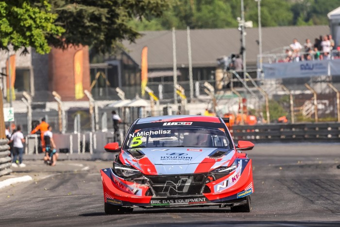 Túraautó-vk - Michelisz Tassival ütközött, Girolami és Azcona nyert Pau-ban